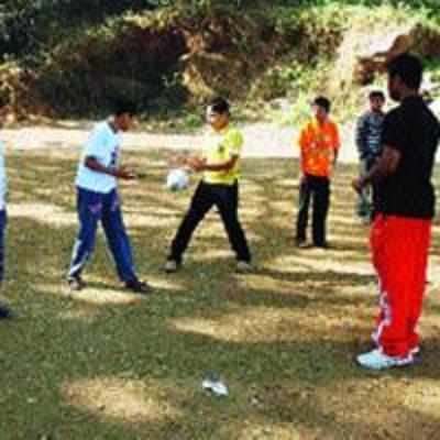 Revival campaign of touch rugby in suburbs
