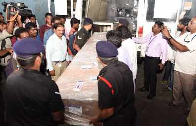 Jammu and Kashmir stone pelting death: Body of Chennai tourist flown home; CM Mehbooba Mufti calls it as a blot on Kashmir’s value system