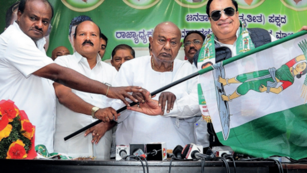 Karnataka: Eye on assembly polls, seniors look for prominent party posts