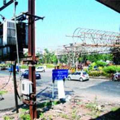 Airoli skywalk delayed by a month, residents threaten protest