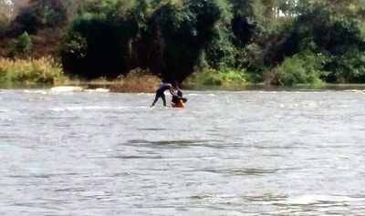 Cowboy finds his drowning glory, saves 7 in Mandya