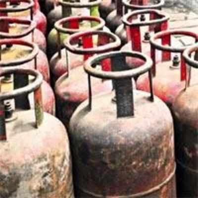 Gang stealing gas from LPG cylinders busted
