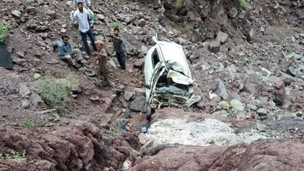 6 injured as car falls into gorge after driver dozes off