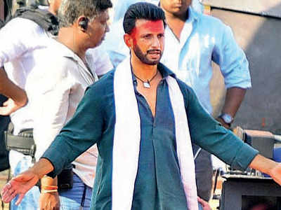 Fight breaks out on the sets of Sharman Joshi's film