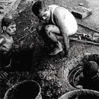 Two labourers die cleaning manhole