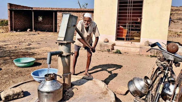 Dry wells, dry fields: Water stress peaks in Maharashtra’s rain-shadow villages