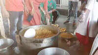 Nagpur: NGOs serve food, water to migrants aboard special train 