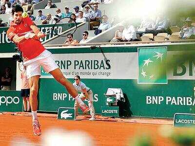 Novak Djokovic has an easy win in the first round at Roland Garros