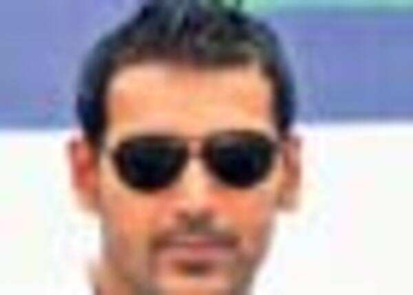 Dhoni & John endorse no smoking