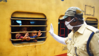 Aurangabad: Migrant workers flock to board Shramik trains, social distancing goes for a toss 