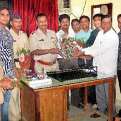 K'ghar residents felicitate alert and brave cops