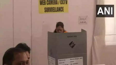 Rajasthan polls: Vasundhara Raje casts vote in Jhalawar, urges voters to make lotus bloom