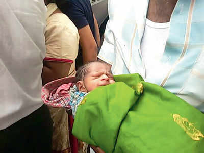 Woman gives birth on train, continues her journey to Lokmanya Tilak Terminus