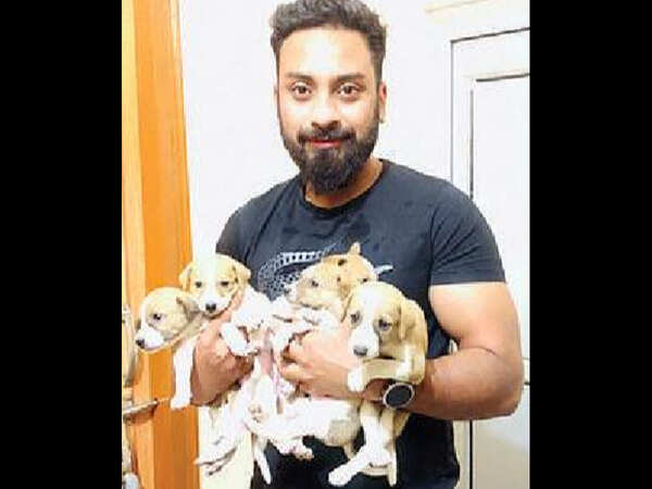 Patna: Canine lover nurses litter of puppies abandoned in sewer
