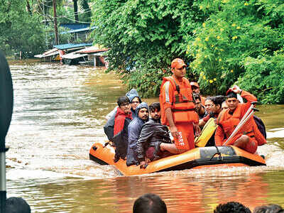 Floods in western Maha claim 144 lives, lakhs are displaced