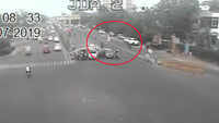 On cam: Over speeding car smashes into vehicles at signal, brothers killed 