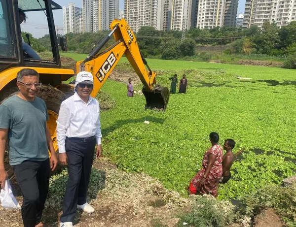 Hinjewadi Residents Crowdfund Effort To Clean Up Weeds Choking Mula River