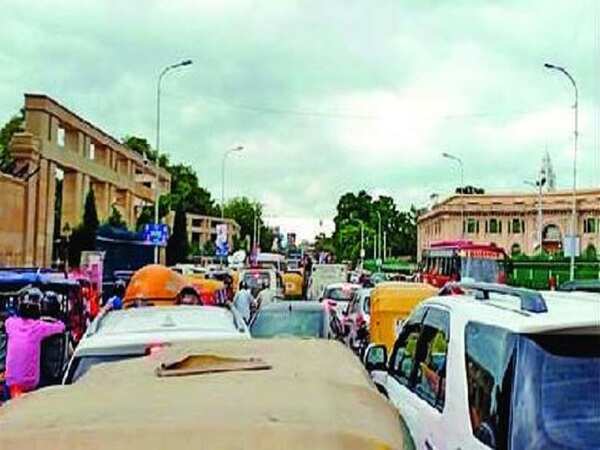 Traffic troubles: Rain adds to jams on major arteries