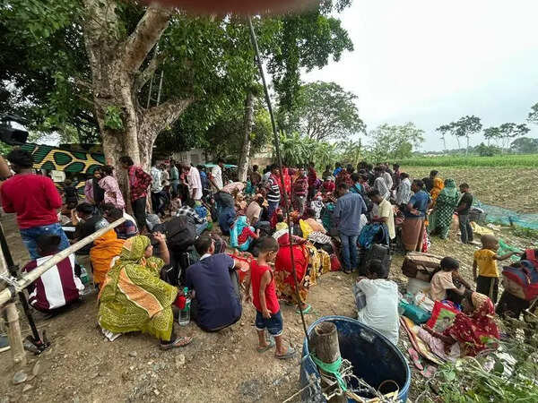 At Hakimpur border, queue of B’deshis gets longer as 3 more holding centres open