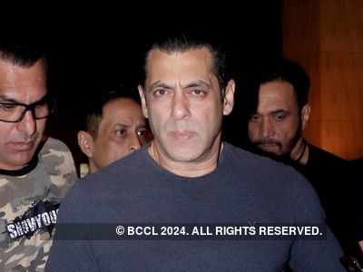 Salman Khan loses cool, snatches fan's phone at Goa airport