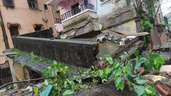 Thane: Building slab collapses in Ulhasnagar, none hurt