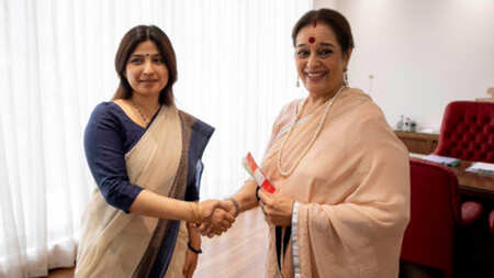 Poonam Sinha, wife of Shatrughan, to fight against Rajnath Singh from Lucknow