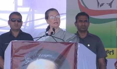 Karnataka Elections 2018: Sonia Gandhi says Modiji speaks like an actor; speeches won't fill stomachs