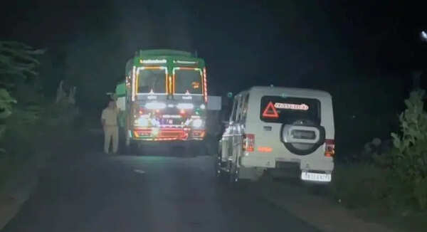 Police foil river sand smuggling bid, seize truck