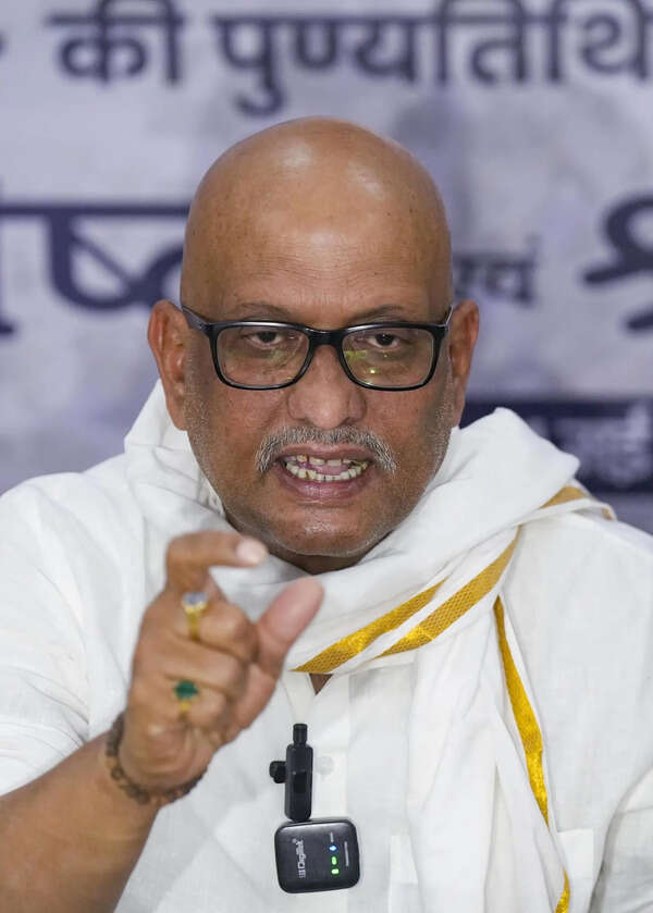 Cong targets PM Modi, BJP over economy, paper leaks