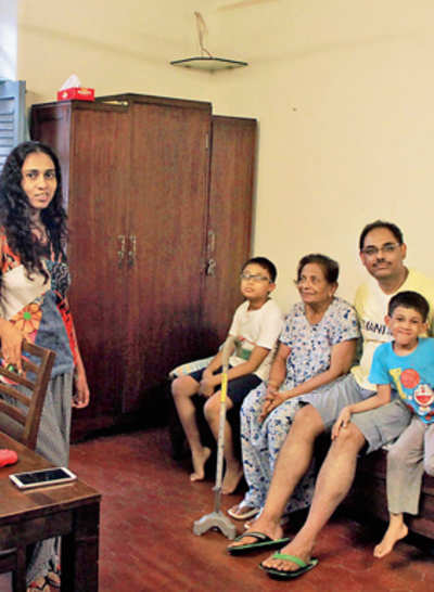 Crowd of 100 storms Pali Hill bungalow, terrorises 80-yr-old