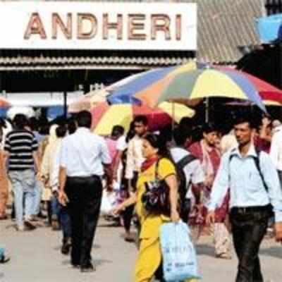 Hawkers a terror for women commuters at Andheri station