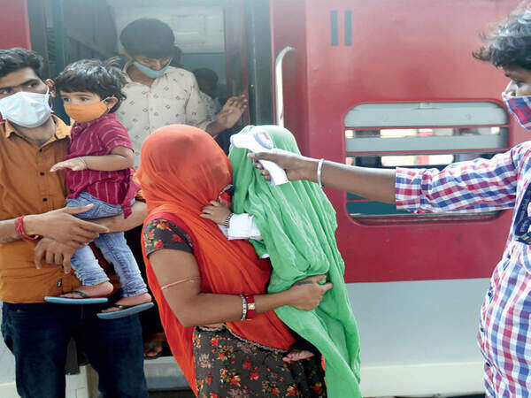 COVID 19 reaches Mumbai on train: 640 passengers test positive
