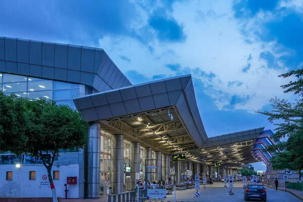 Bad weather disrupts flights, diversions to Jaipur