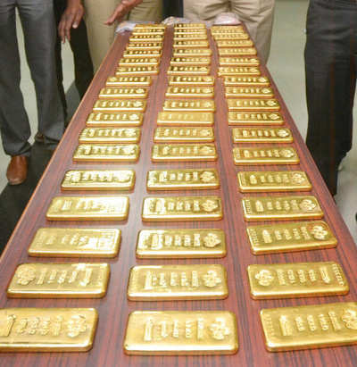 4 held for smuggling gold at Mumbai airport