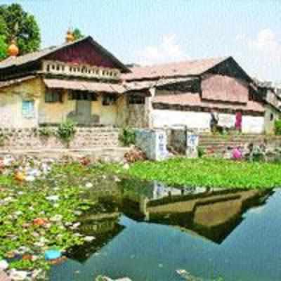 Garbage dumped in pond near Ganpati temple irks devotees