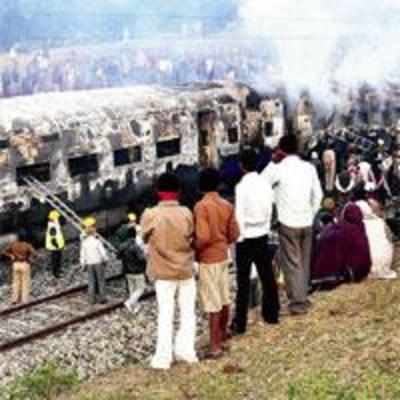 Two coaches of Doon Exp catch fire, 7 dead