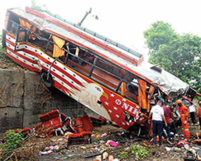 Horror crash on expressway