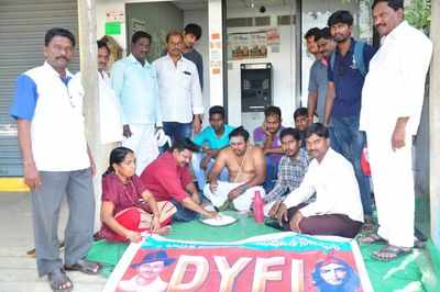 Telangana: Angry youths hold last rites of cashless ATM