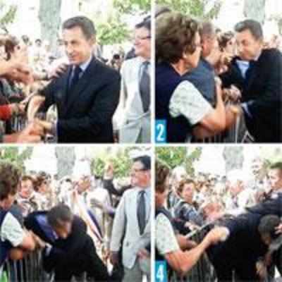 Assailant grabs Sarkozy, nearly knocks him to the ground