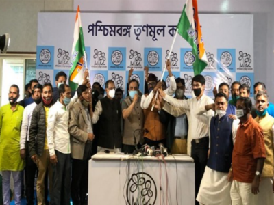 AIMIM leader Anwar Pasha, 17 others join Trinamool Congress