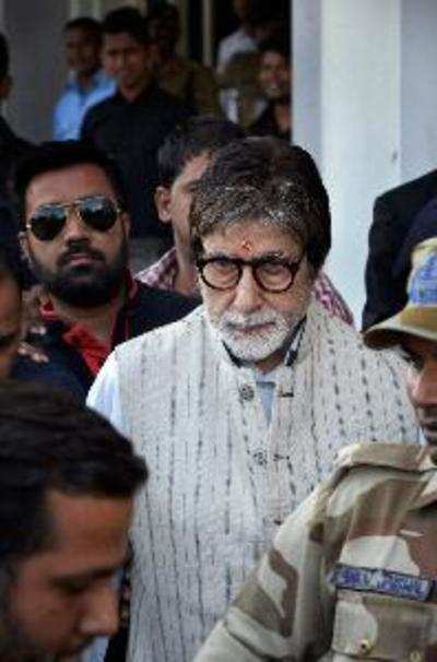 Amitabh Bachchan clarifies his health is fine
