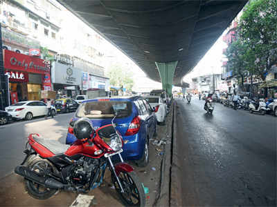 Traffic cops ask BMC to free up space under flyovers for roads