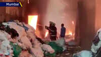 Fire engulfs scrap godown in Mumbai, 4 fire tenders present 