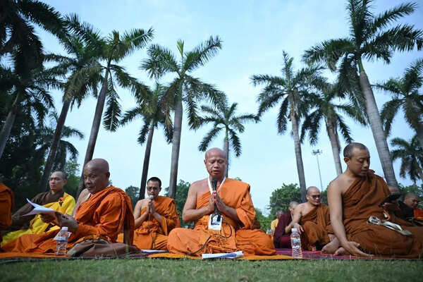 Sarnath attracts over a lakh pilgrims on Buddha Purnima