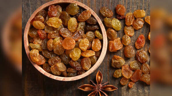 5 dry fruits that are a must for women above 30