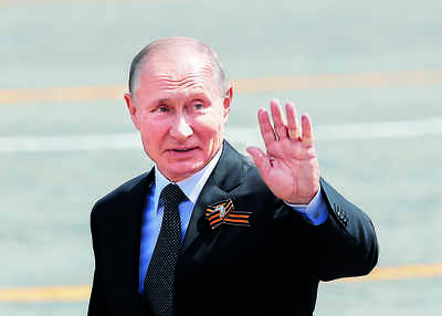 Polls to extend Putin’srule begin in Russia