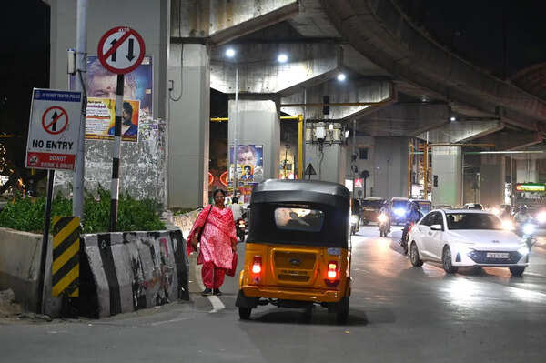 Wrong side driving at GST rd at Saidapet puts motorists at risk