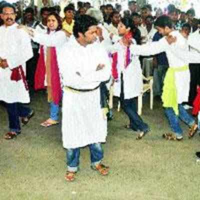 Central Railway staff enact skit to create awareness on hygiene