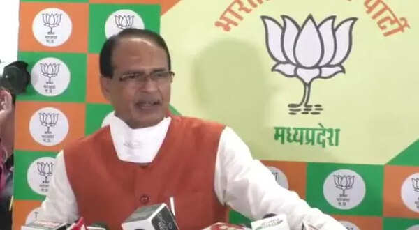 Shivraj Singh Chouhan hits out at Kamal Nath for threatening govt employees, terms it undemocratic
