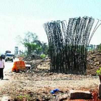 Incomplete Bonkode flyover continues to jam Thane-B'pur Rd